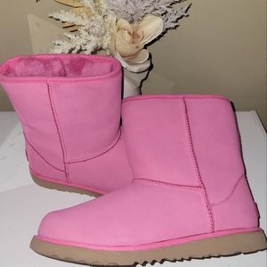 Ugg waterproof pink boots size 6/8